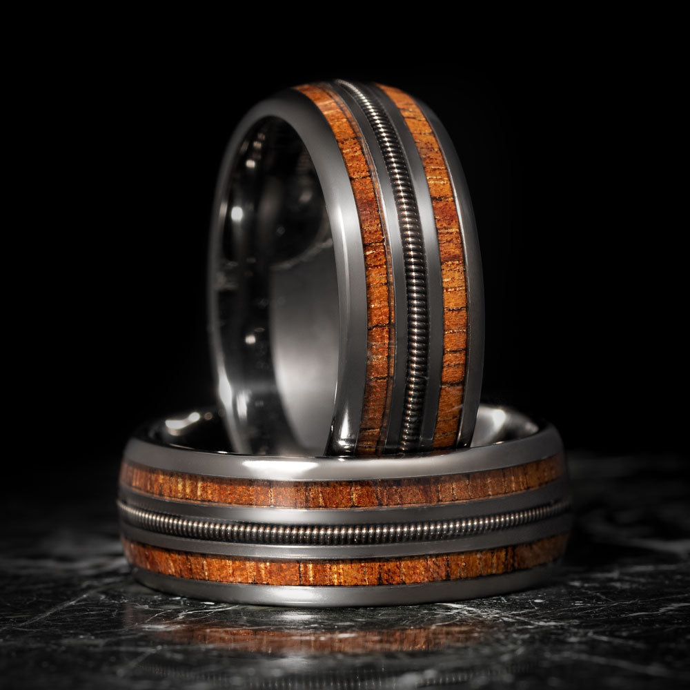 RANDERS - Gunmetal Tungsten Ring with Guitar String and Whiskey Barrell Wood